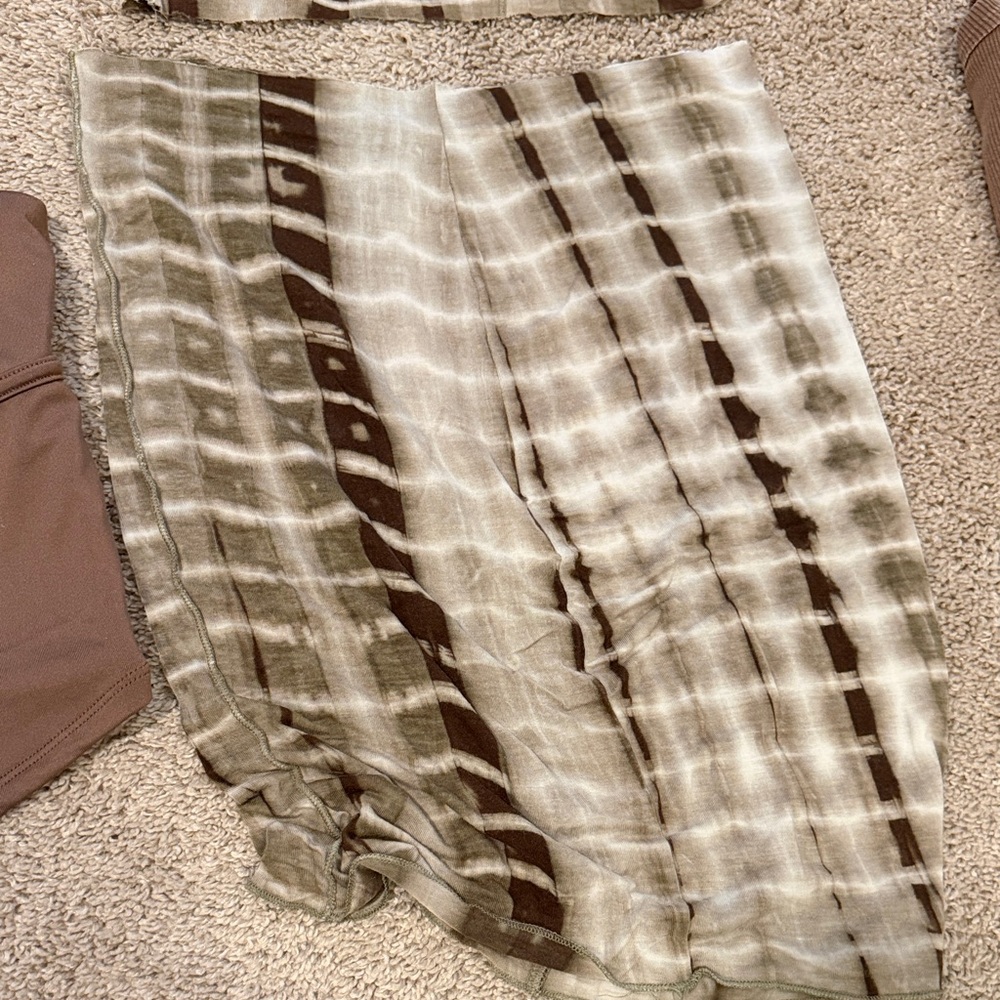Assorted Women's Tops bundle - Picture 11 of 13